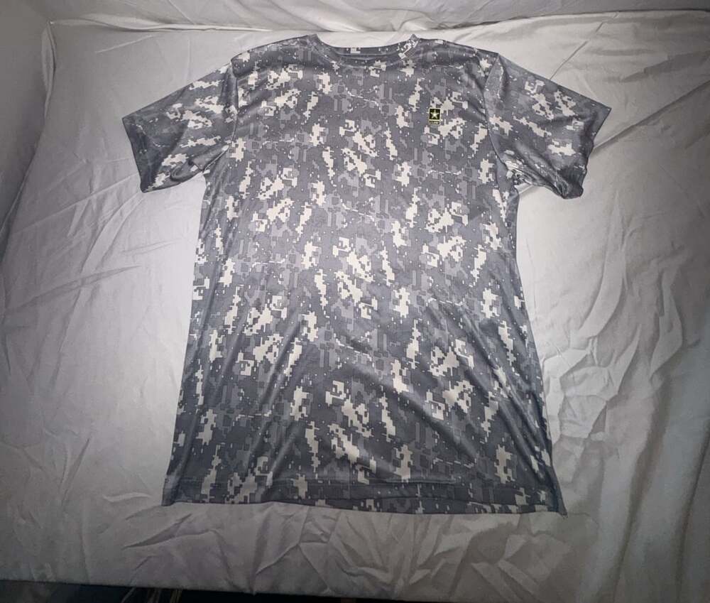 U.S. Army Digital Camo T-Shirt Size L Gray